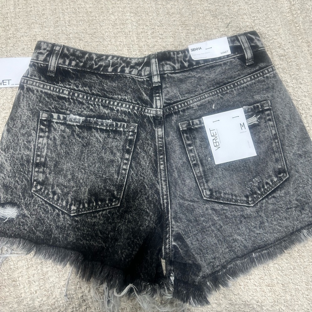 Shorts - Picture 2 of 4